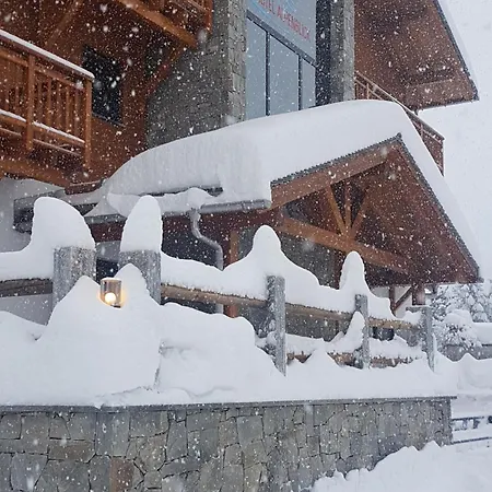 Alpenblick-leukerbad-therme ロイカーバード