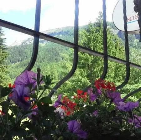 Alpenblick-leukerbad-therme ロイカーバード